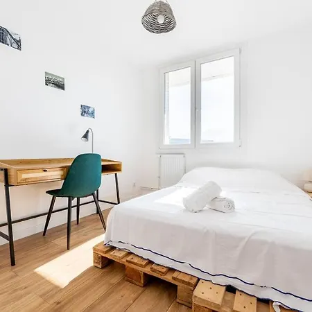 Apartment 4 Personnes - 2 -fibre - Balcon - Confort